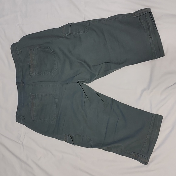 Gloria Vanderbilt Cargo Style Capris - 12 - Picture 4 of 4